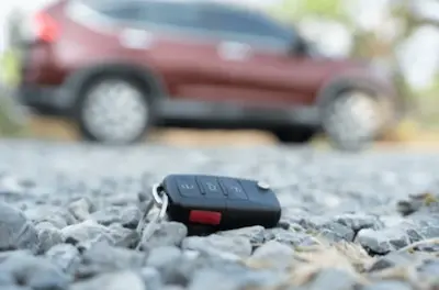 Auto locksmith helping a customer who lost their car keys